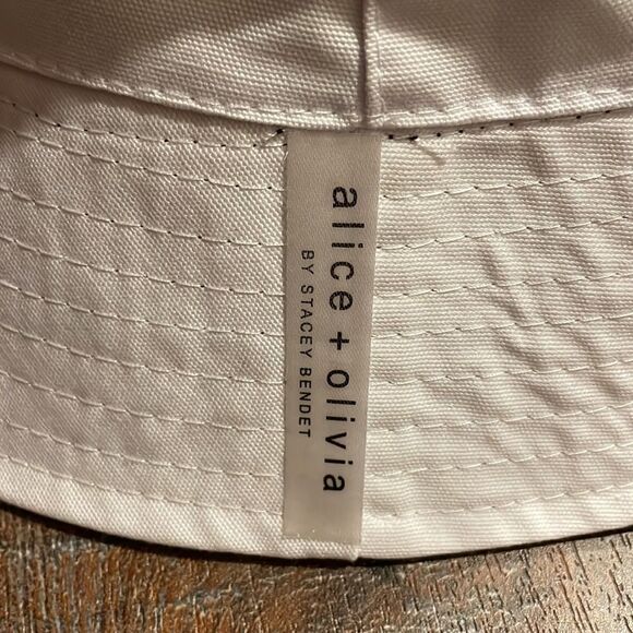 Alice + Olivia X FABFITFUN Reversible Bucket Hat, NWOT main image 4